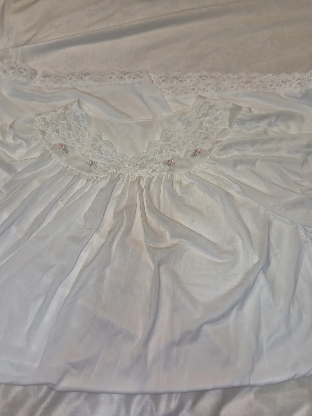 Vintage Shadow Line Medium White Lace-Trim Embroiderd Flowers Nightgown - Picture 7 of 11